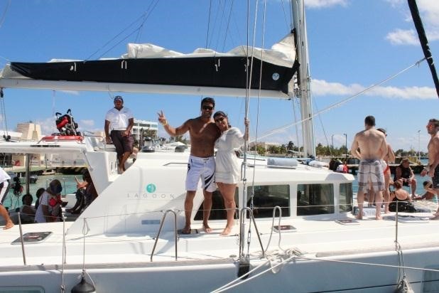 PASSEIO DE IATE CATAMARÃ PLATINUM