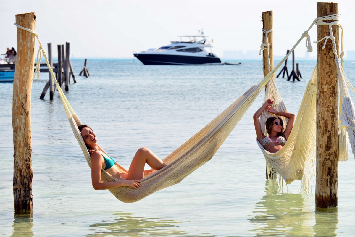 BEACH CLUB