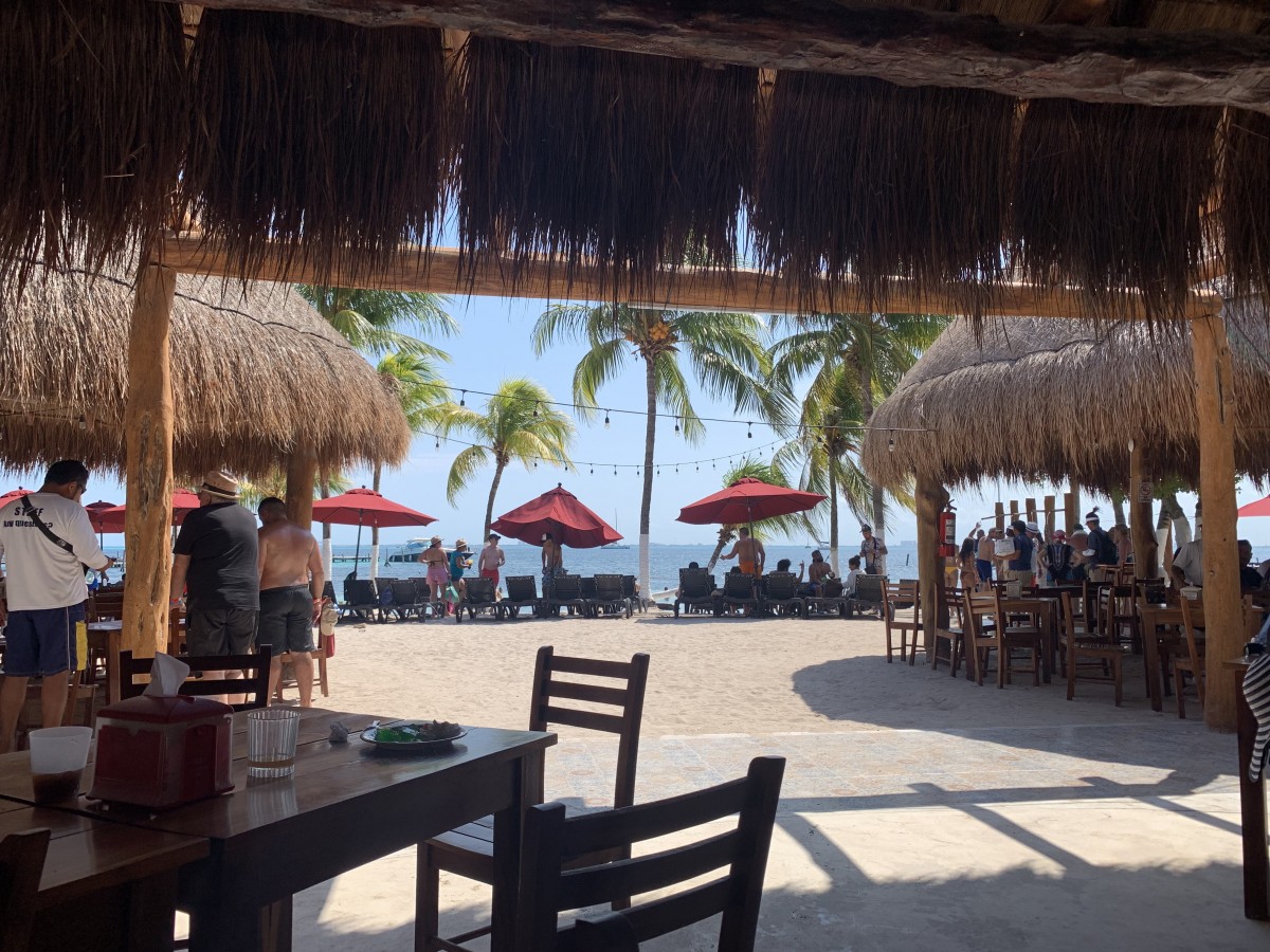 BEACH CLUB